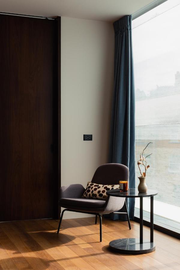 Ebb-Dunedin Exteriér fotografie A Lutron Maestro dimmer switch