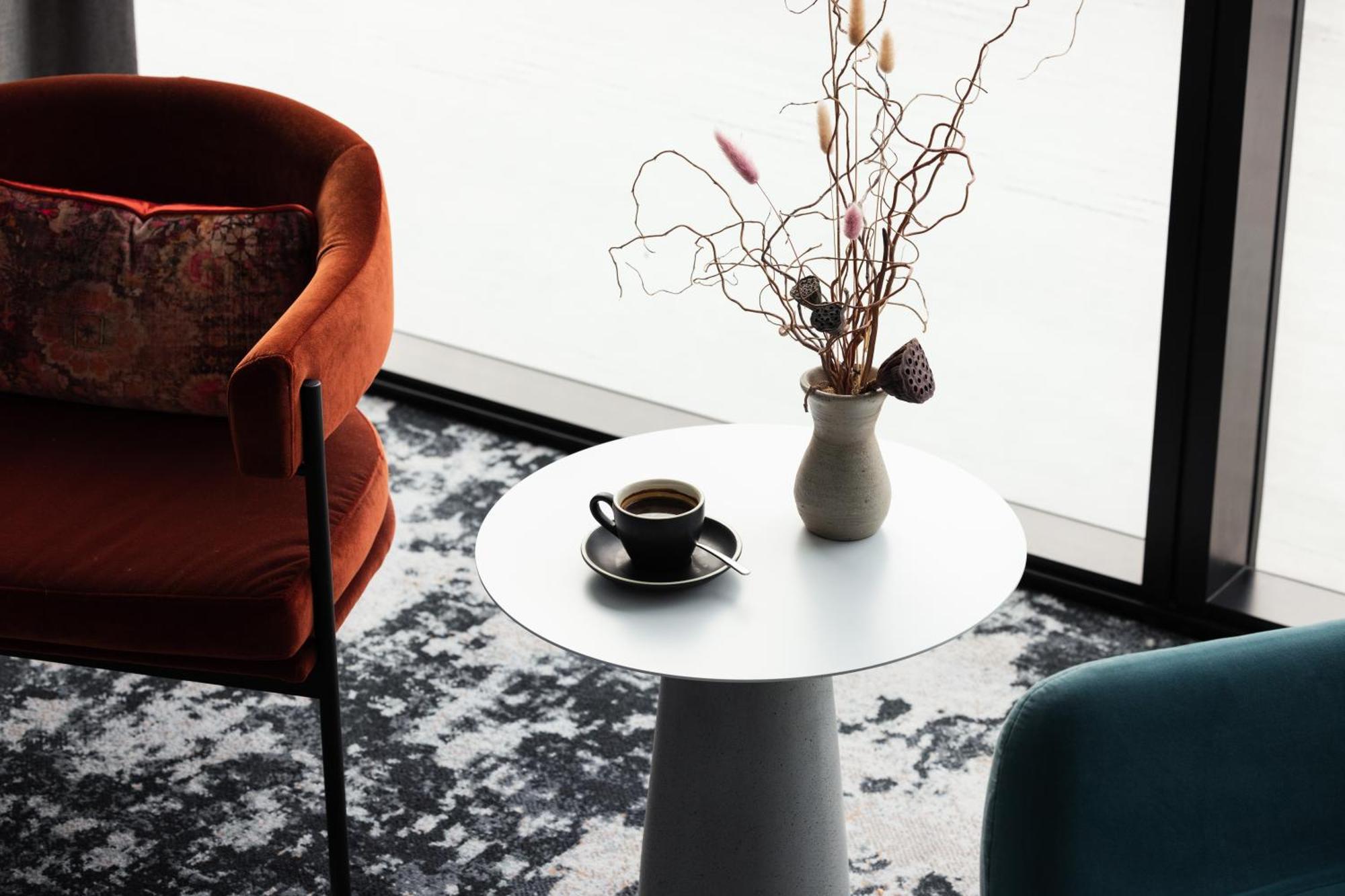 Ebb-Dunedin Exteriér fotografie A coffee table